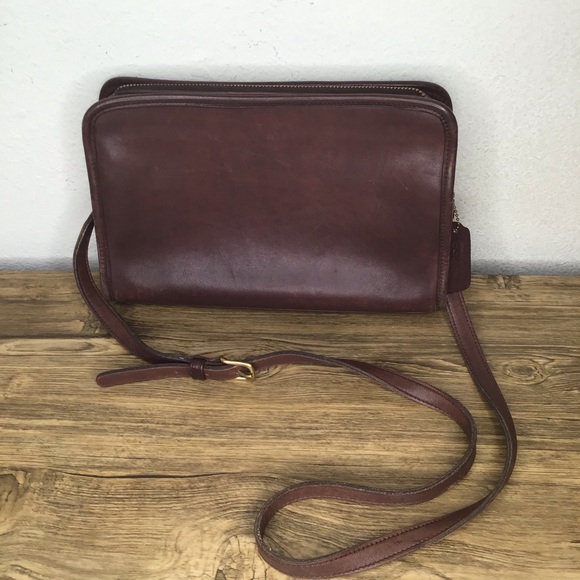 Coach Handbags - Vintage Coach leather crossbody shoulder bag